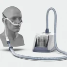 L’appareil myAirvo 2 est un humidificateur avec une source de débit intégrée qui délivre des hauts débits de mélanges d’air et d’oxygène aux patients qui respirent spontanément
